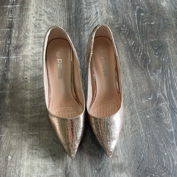 Heel - Picture 2 of 3